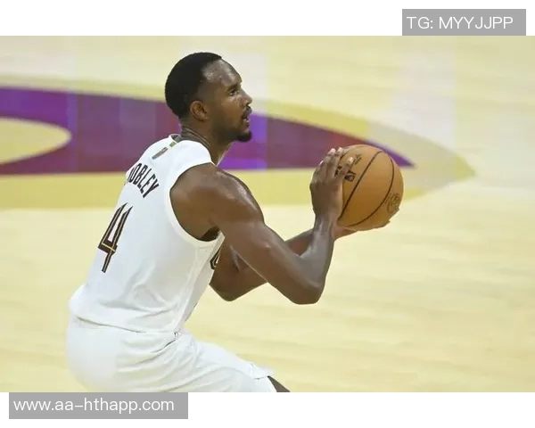 米切尔盛赞49号秀普罗克特成熟度与默契感逐渐提升