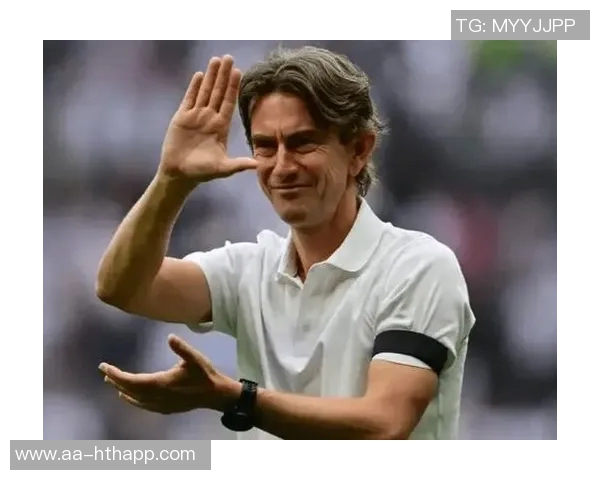 弗兰克清晨抵达基地全力备战多特周一下午将出席新闻发布会